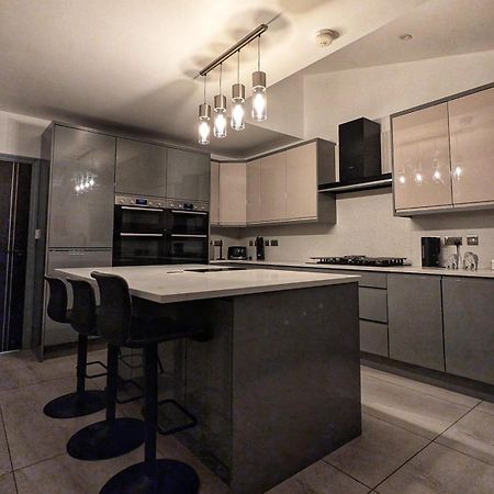 Beautiful 5 Bedroom Home Sleeps 12 People In Манчестер Екстер'єр фото